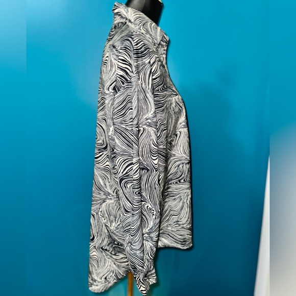 Stylish Black and White Women's Shorts and Button Down Set - Picture 7 of 9